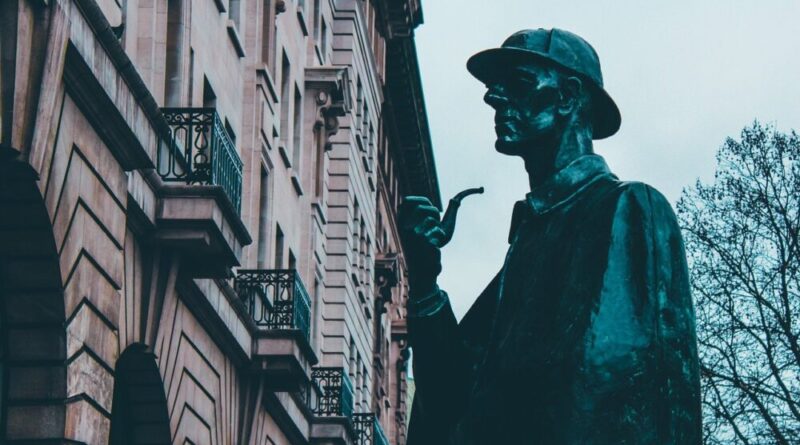 La statua dedicata a Sherlock Holmes a Londra